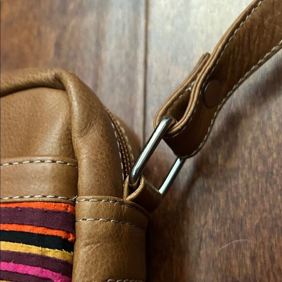 Artisan Mola and Leather Crossbody Bag with Multicolor Pattern - Picture 6 of 12